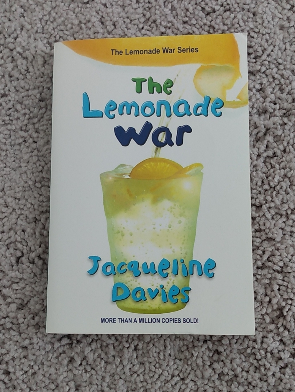 The Lemonade War by Jacqueline Davies — White & Yellow Cover